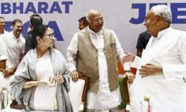 आरक्षण के मुद्दे पर भाजपा ने राहुल, ममता को घेरा, ‘इंडिया’ गठबंधन पर तुष्टीकरण का लगाया आरोप