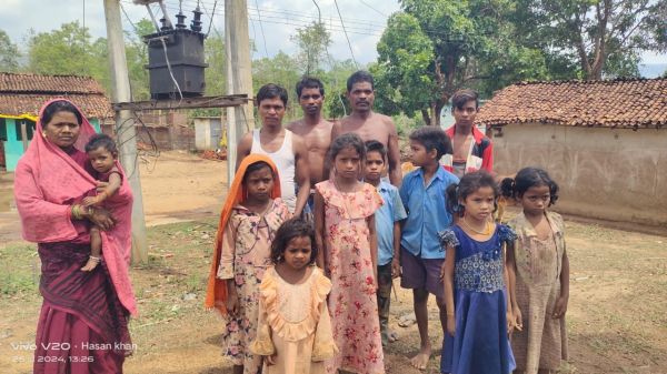आजादी के 75 वर्षों बाद गरियाबंद के छिंदौला गांव में पहुंची बिजली, गांव वालों ने सीएम को भेजा न्यौता