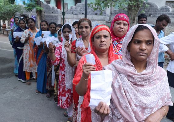 लोकसभा चुनाव: छठे चरण में महिला मतदाताओं की संख्या पुरुषों से अधिक