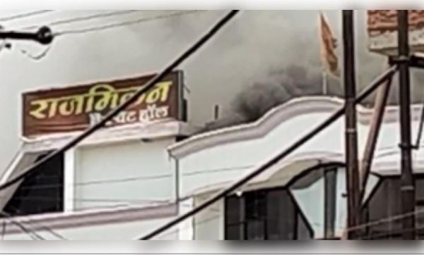 बिजनौर में बैंक्वेट हॉल में लगी आग, दमकल विभाग ने पाया काबू 