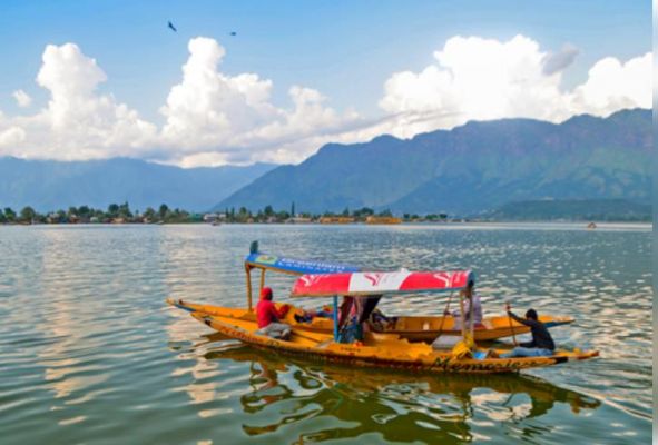 कश्मीर में इस साल आ सकते हैं रिकॉर्ड पर्यटक 