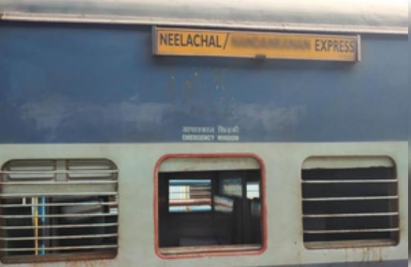झारखंड में सरायकेला के पास ट्रेन पर गिरा हाईटेंशन तार, कई यात्री जख्मी 