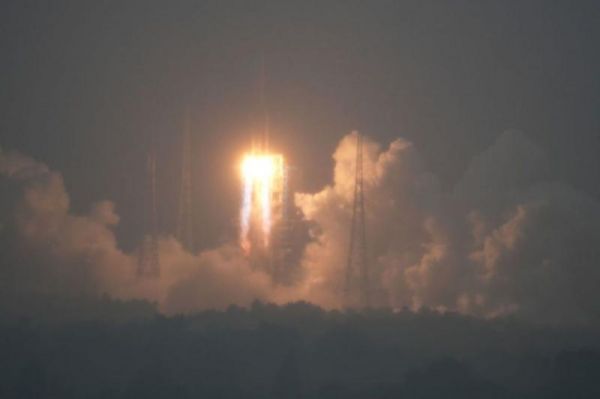 चीन को मिली बड़ी कामयाबी, चांद के इस हिस्से पर उतार दिया अंतरिक्ष यान