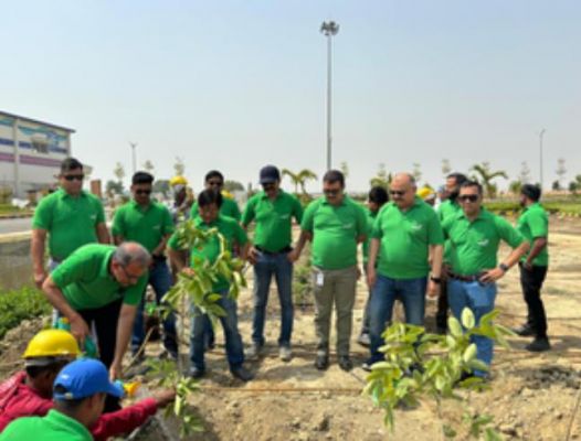 अदाणी डिफेंस के कर्मचारियों ने कानपुर में मनाया पर्यावरण दिवस