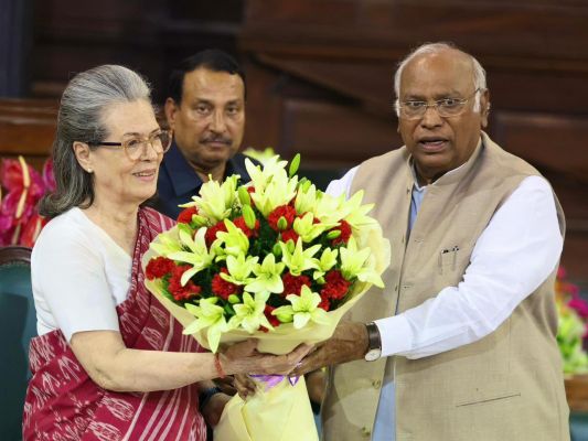 नरेन्द्र मोदी की राजनीतिक और नैतिक हार हुई, नेतृत्व का अधिकार खो दिया: सोनिया गांधी