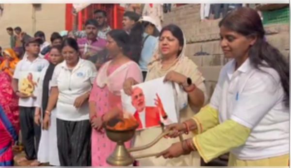 वाराणसी : पीएम मोदी के तीसरे कार्यकाल के लिए की गंगा मैया से प्रार्थना