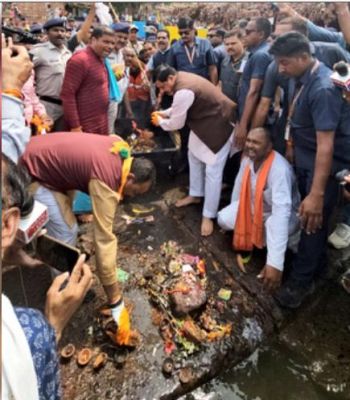 'जल गंगा संवर्धन अभियान' के तहत मुख्यमंत्री मोहन यादव ने किया श्रमदान