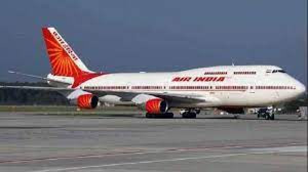 एअर इंडिया के विमान में बिना पका खाना दिया गया, सीट भी गंदी थी : यात्री का आरोप