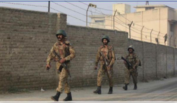 पाकिस्तान में आतंकवादी हमले में 5 सैनिकों की मौत 