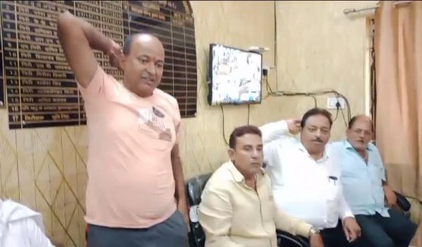 देखें  VIDEO : भाजपा कार्यकर्ता कबीर नगर थाने में धरने पर 
