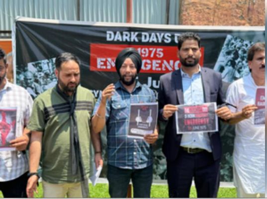 जम्मू-कश्मीर में आपातकाल की याद में मनाया काला दिवस 