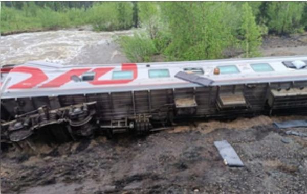 रूस में पैसेंजर ट्रेन के नौ डिब्बे पटरी से उतरे, 70 लोग घायल 