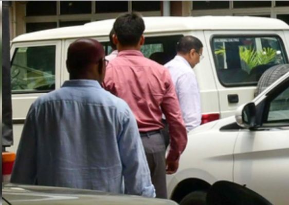 नीट मामले में गुजरात के 7 ठिकानों पर सीबीआई की छापेमारी, झारखंड से पत्रकार गिरफ्तार 