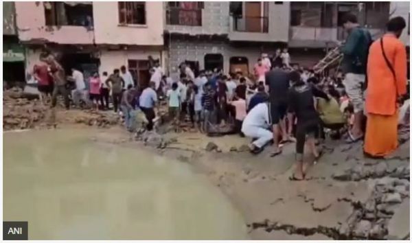 यूपी: मथुरा में पानी की टंकी गिरने से दो मौतें, 12 घायल