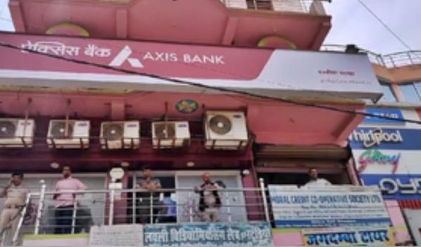 बिहार के शेखपुरा में बदमाशों ने बैंक लूटा, 28 लाख रुपये लेकर चंपत