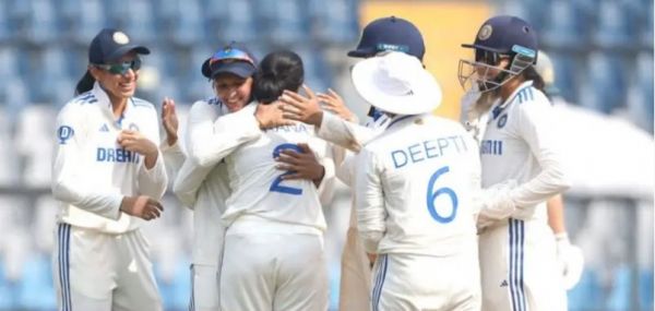 भारतीय महिला टीम ने एकमात्र टेस्ट में दक्षिण अफ्रीका को दस विकेट से हराया