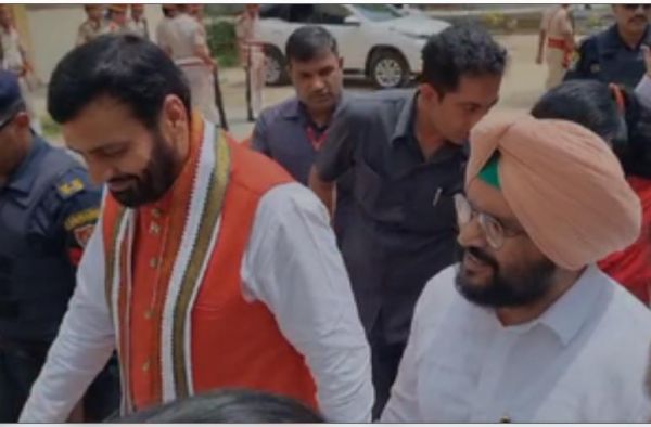 भाजपा में राजेंद्र सिंह देसूजोधा की घर वापसी, सीएम सैनी ने पगड़ी पहनाकर किया स्वागत