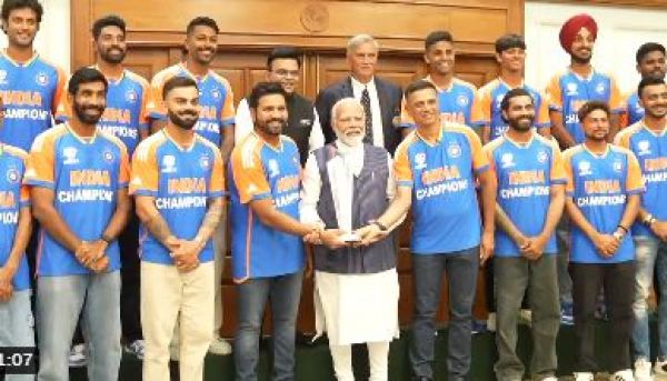 भारत की टी20 विश्व चैंपियन टीम दिल्ली पहुंची, नाश्ते पर प्रधानमंत्री से मुलाकात की
