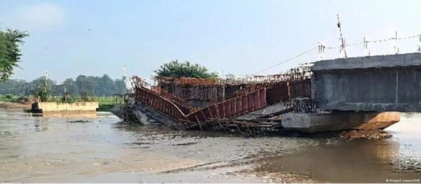 बिहार: दो हफ्ते में 10 पुल टूटे, वजह- रखरखाव या भ्रष्टाचार