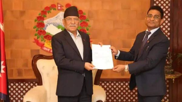 नेपाल : ओली फिर से प्रधानमंत्री बनने की ओर, अल्पमत में आए प्रचंड