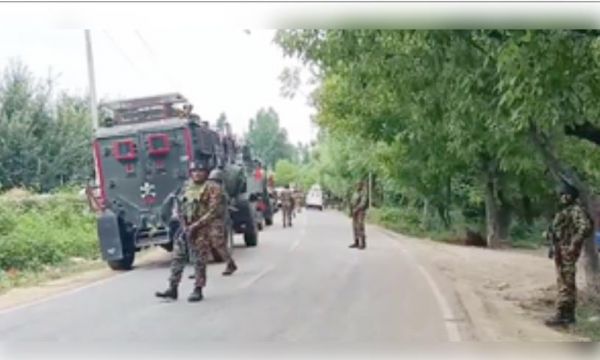 जम्मू-कश्मीर के कुलगाम में मुठभेड़ जारी, छह आतंकवादी ढेर