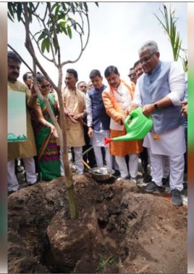 इंदौर में 51 लाख पेड़ लगाने का लक्ष्य, भूपेंद्र यादव और सीएम मोहन यादव ने किया पौधरोपण 