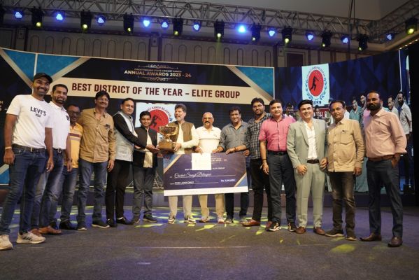 बिलासपुर इकाई को छत्तीसगढ़ के सर्वश्रेष्ठ क्रिकेट संघ का पुरस्कार