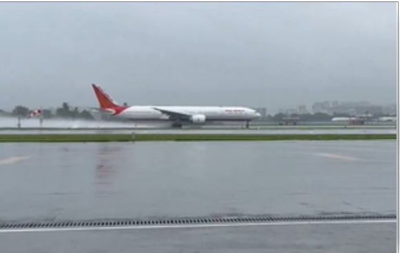 रूस के क्रास्नोयार्स्क में फंसे एयर इंडिया के यात्रियों की सहायता के लिए मुंबई से दूसरा विमान रवाना 