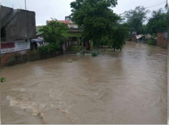 मध्य प्रदेश में जोरदार बारिश ने बढ़ाई लोगों की मुसीबतें 