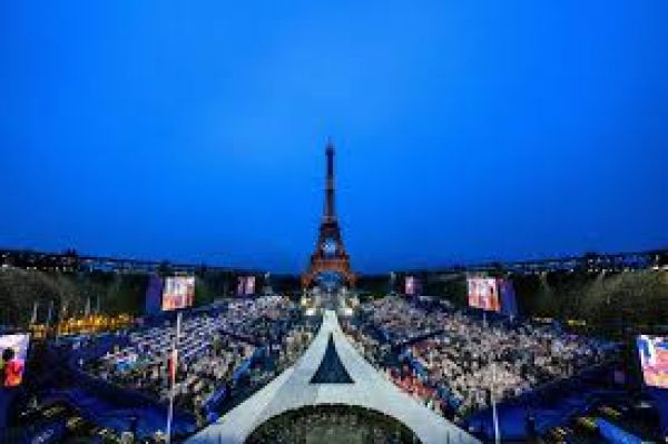‘एन इवनिंग इन पेरिस’ : फ्रांस में ओलंपिक खेलों का अनूठा और रंगारंग उद्घाटन समारोह