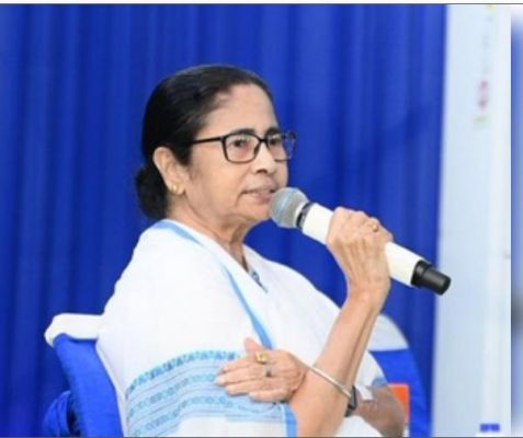 ममता बनर्जी के आरोप पर बोली सरकार, 'बंगाल सीएम का माइक नहीं किया गया था बंद' 