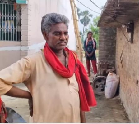 बिहार : मंदिर बनाने में अपनी कमाई का पूरा पैसा लगाया, अब मांग रहे चंदा 