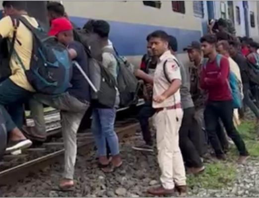चक्रधरपुर में ट्रेन हादसा, 2 की मौत, स्पेशल ट्रेन से भेजे जा रहे यात्री 