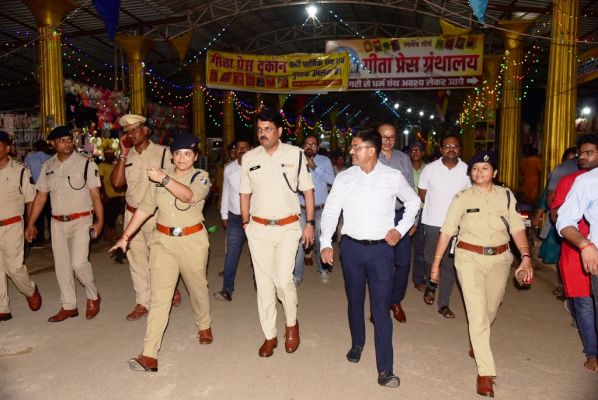 कलेक्टर और एसपी ने महामाया मंदिर परिसर में नवरात्रि की तैयारियों का लिया जायजा