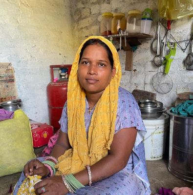 महतारी वंदन में मिली राशि बचाकर विकलांग महिला ने शुरू कर ली चाय दुकान