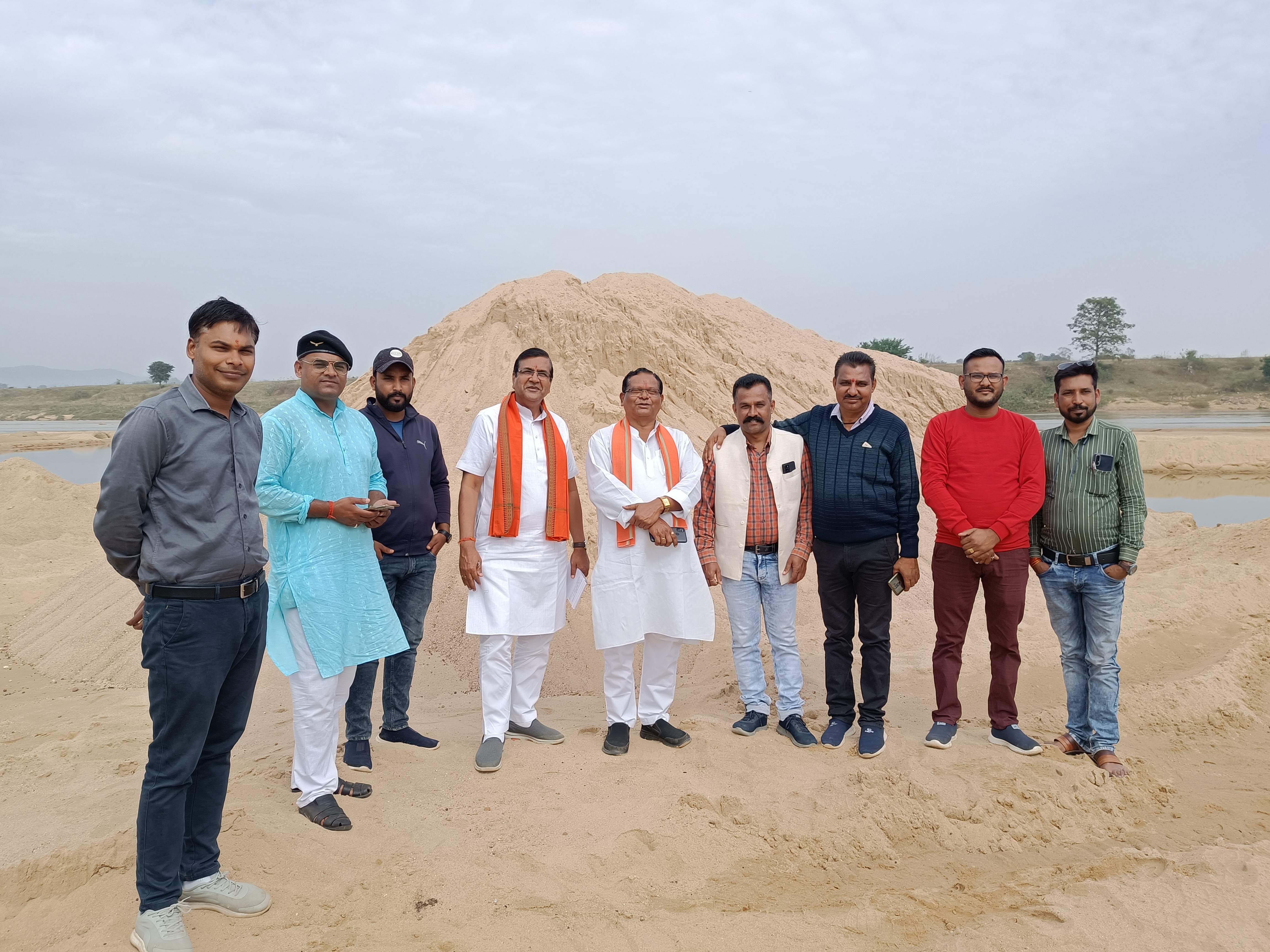 रेत खदानों का भाजपा टीम ने किया निरीक्षण