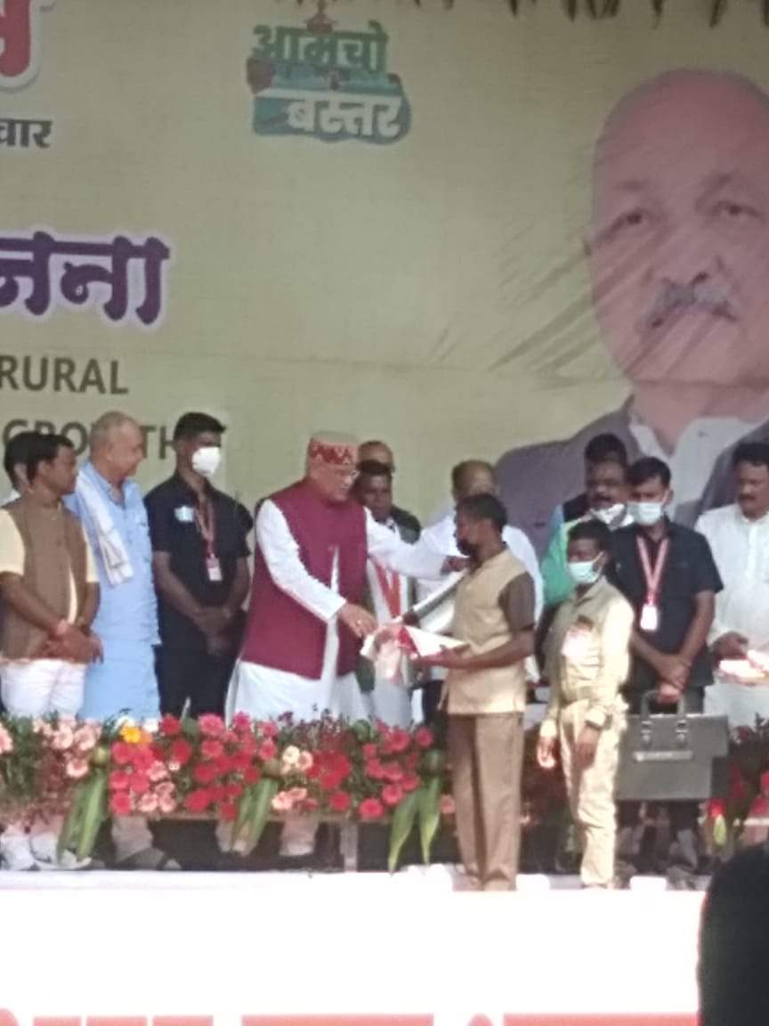 सीएम ने किसानों का किया सम्मान सीएम ने किसानों का किया सम्मान