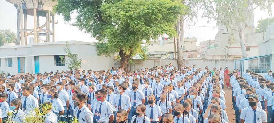 स्कूलों, सरकारी-गैरसरकारी संस्थानों में संविधान दिवस पर समारोह आयोजित