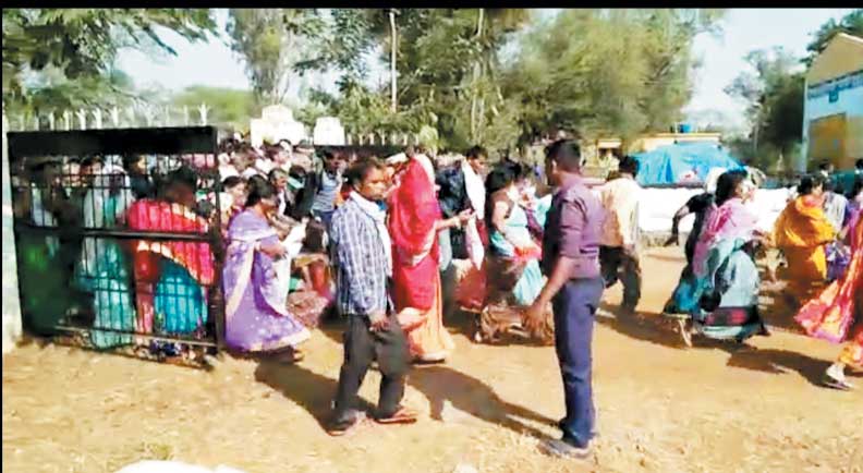 बालोद: धान खरीदी केंद्र में टोकन लेने भगदड़, 17 जख्मी