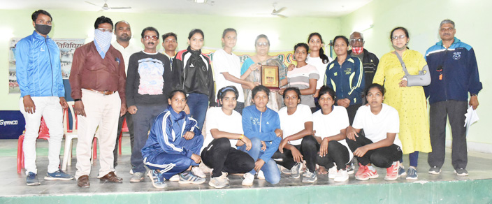 महिला कबड्डी स्पर्धा में कमला कॉलेज विजेता