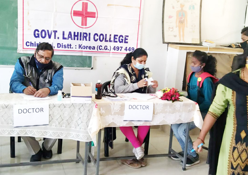 लाहिड़ी महाविद्यालय में छात्र-छात्राओं की स्वास्थ्य जांच