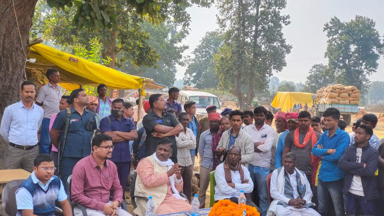 विधायक बृहस्पत ने दोलंगी-बगरा में नवीन धान उपार्जन केंद्र का किया उद्घाटन