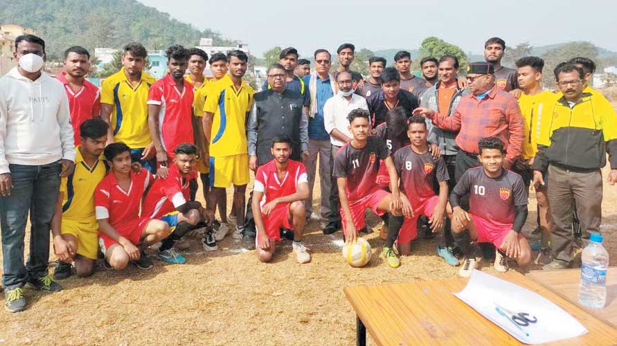 फुटबॉल: डोंगरगढ़ ने दिग्विजय कॉलेज को हराया