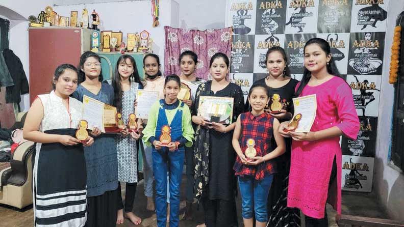 रायगढ़ के कलाकारों ने कोलकाता में मचाया धमाल