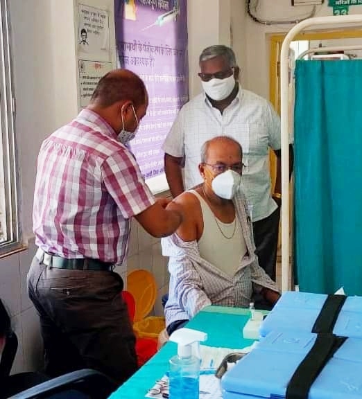 जिले में कोरोना का बूस्टर डोज शुरू, 5 सौ लोगों ने लगवाया टीका