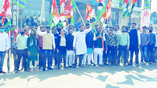 युवा कार्यकर्ताओं ने किया राहुल का स्वागत