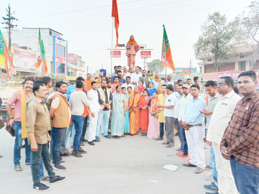 4 राज्यों में भाजपा की जीत, कार्यकर्ताओं ने मनाया जश्र