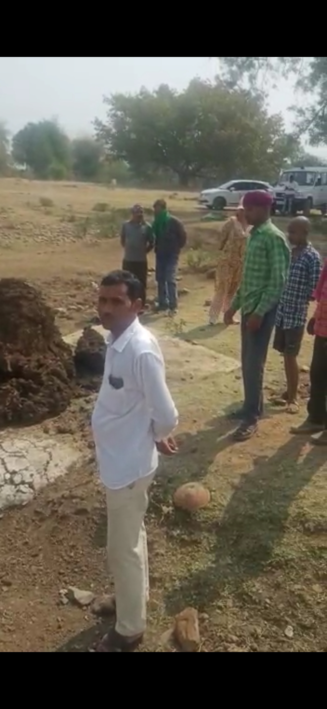 पोस्टमार्टम नहीं कराया,  4 दिनों बाद कब्र से निकाला शव