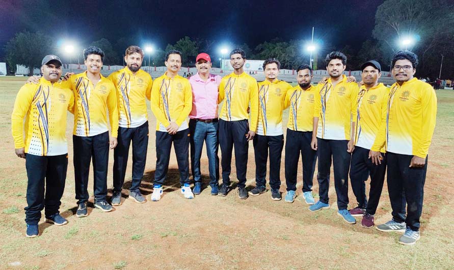 रात्रिकालीन क्रिकेट स्पर्धा, एमएमडब्ल्यूयू किरंदुल ने जीता पहला मैच