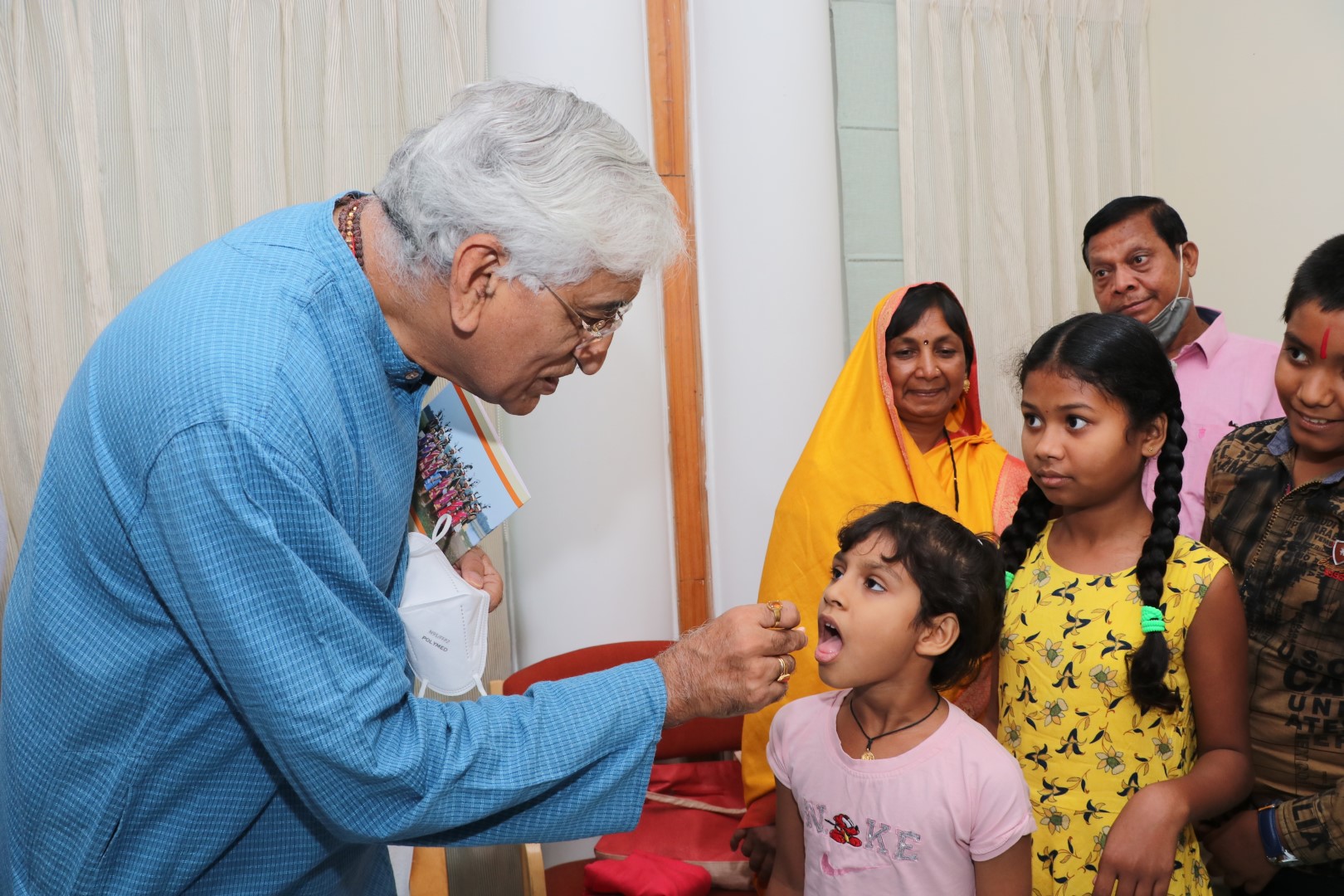 स्वास्थ्य मंत्री ने बच्चों को दवाई खिलाकर राष्ट्रीय कृमि मुक्ति दिवस का किया शुभारंभ